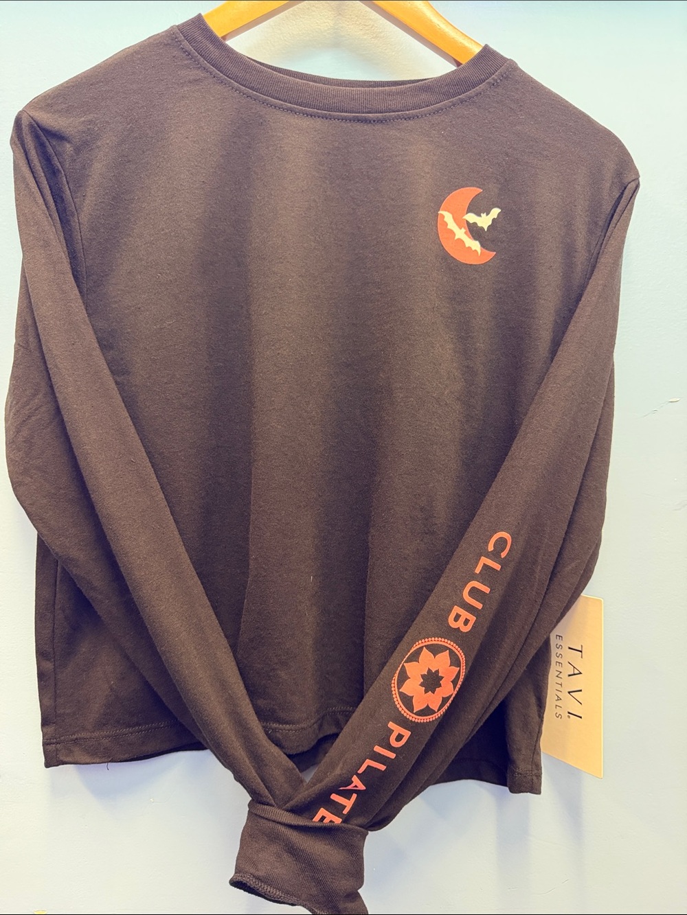 Club Pilates Tavi Black Graphic Long-Sleeve Crop Top with Halloween Bats